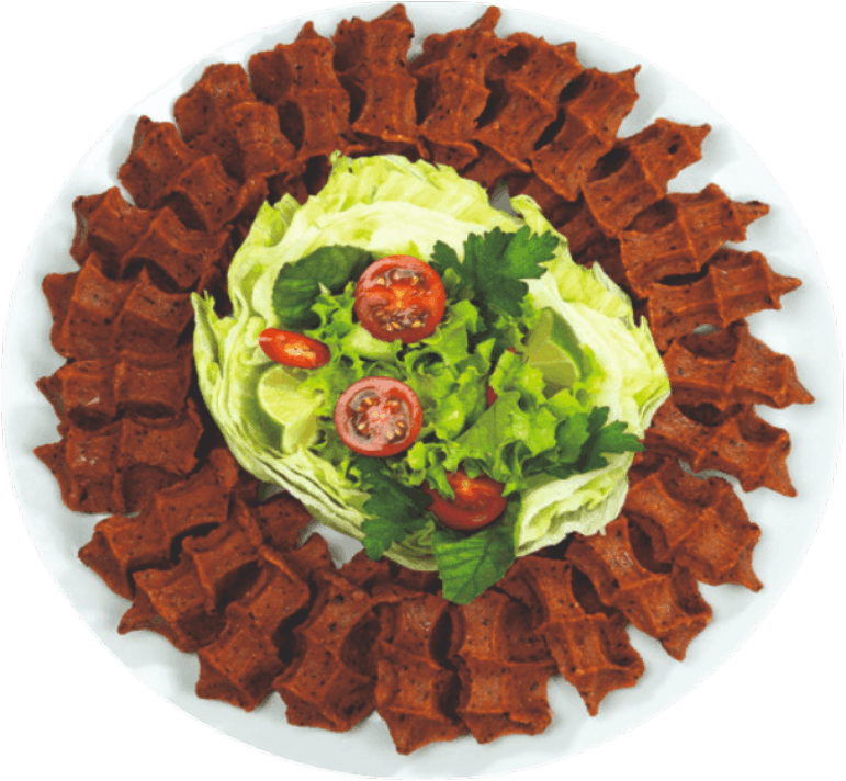 Mevzubahis Çiğköfte özel daire sunum çiğ köfte tabağı, marul ve yeşillik ile servis edilir